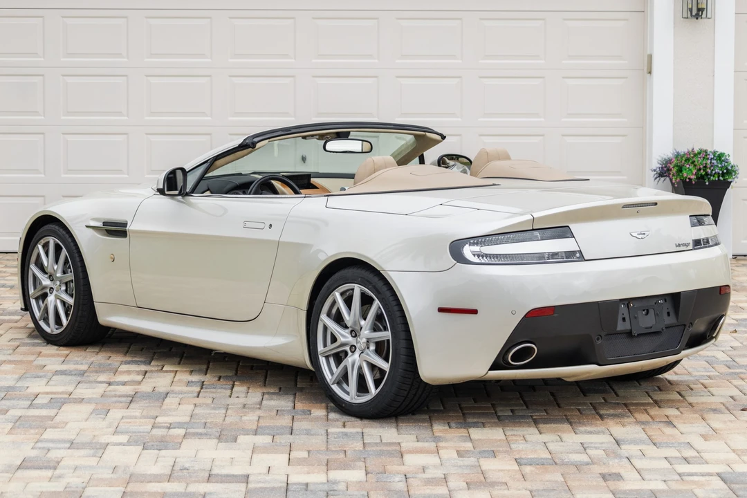 2015 Aston Martin V8 Vantage (2006-2017) - Image 4 of 31