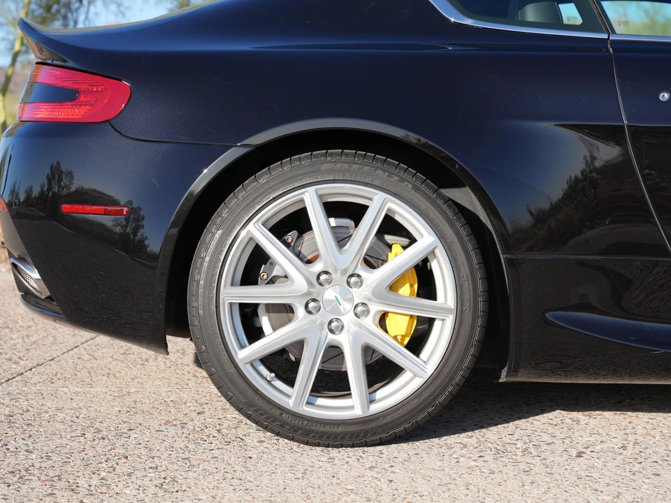 2015 Aston Martin V8 Vantage (2006-2017) - Image 30 of 31