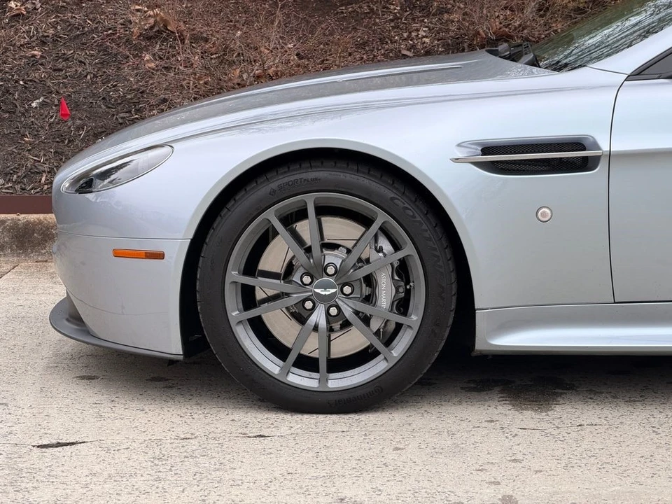 2015 Aston Martin V8 Vantage (2006-2017) - Image 9 of 12
