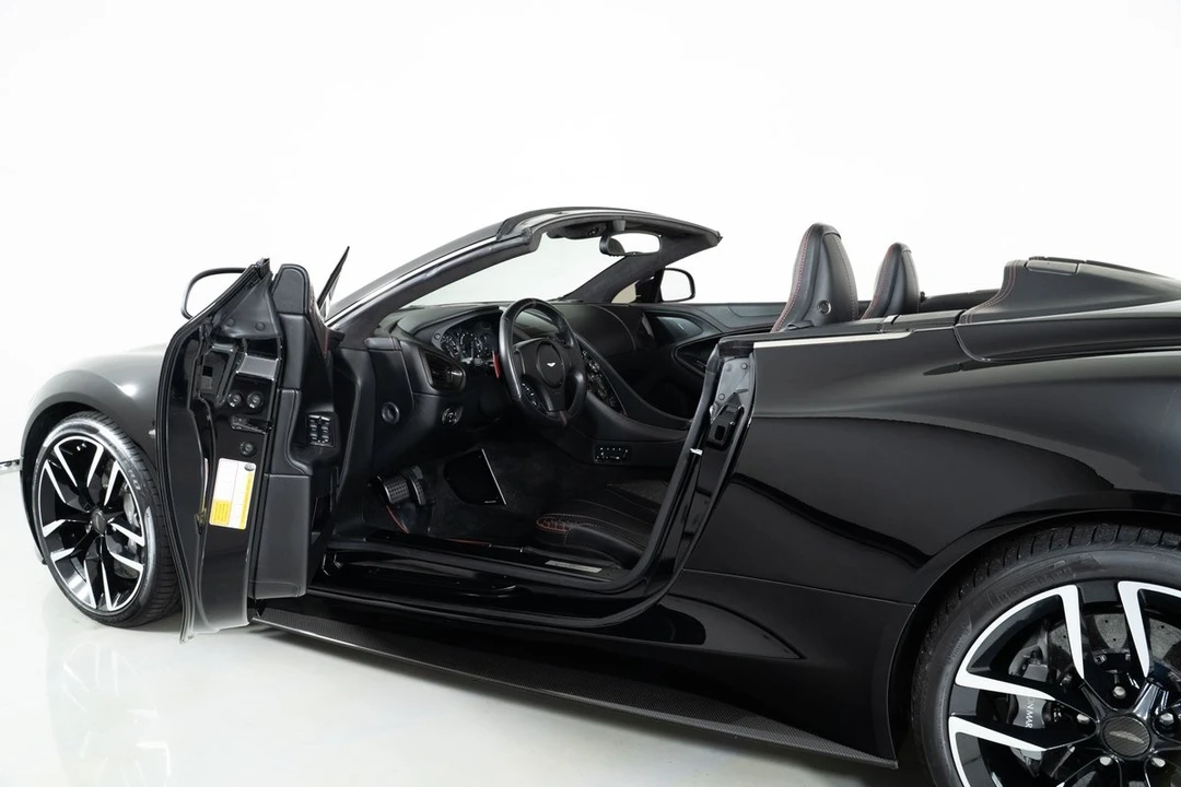 2015 Aston Martin Vanquish 2nd Gen - Image 27 of 31
