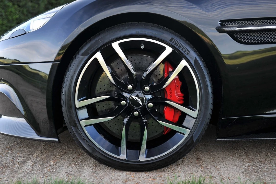 2015 Aston Martin Vanquish 2nd Gen - Image 17 of 30