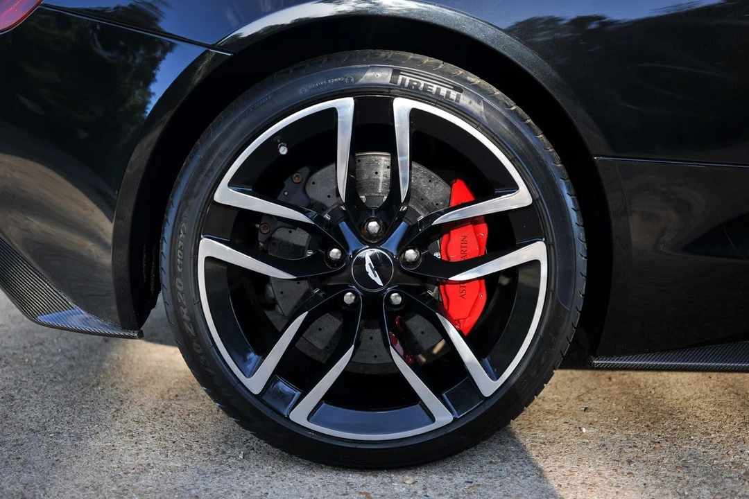 2015 Aston Martin Vanquish 2nd Gen - Image 19 of 30