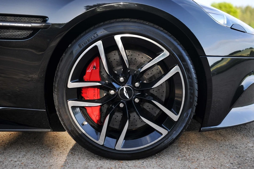 2015 Aston Martin Vanquish 2nd Gen - Image 20 of 30