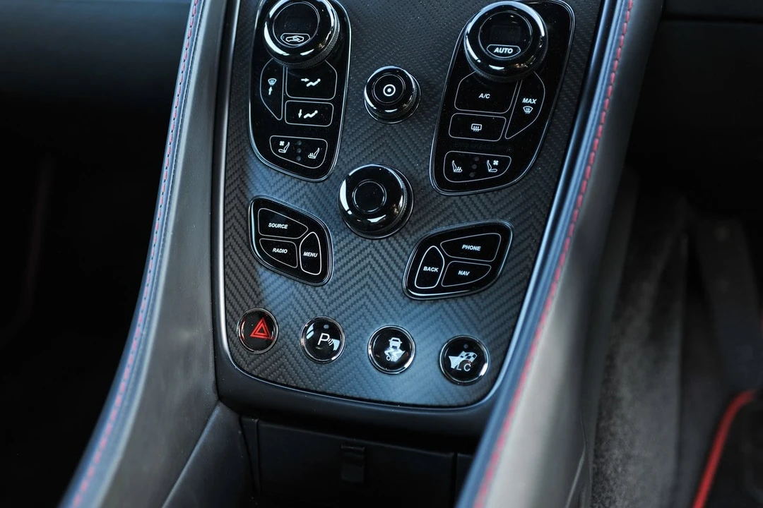 2015 Aston Martin Vanquish 2nd Gen - Image 29 of 30
