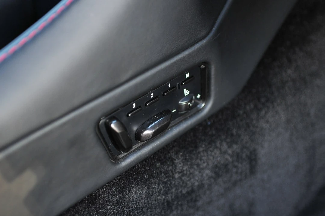 2015 Aston Martin Vanquish 2nd Gen - Image 30 of 30