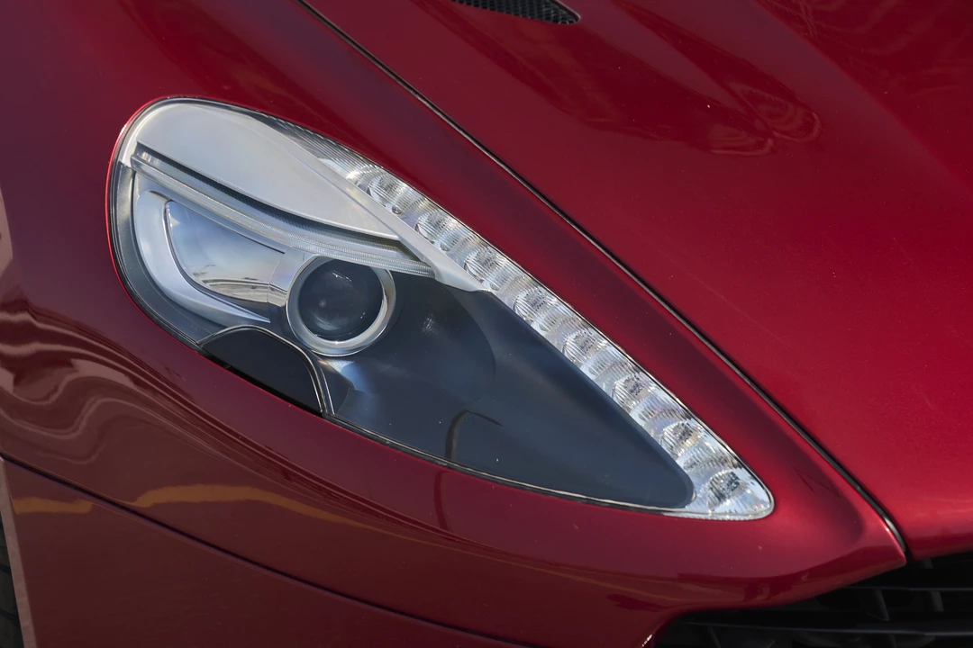 2015 Aston Martin Vanquish 2nd Gen - Image 22 of 31