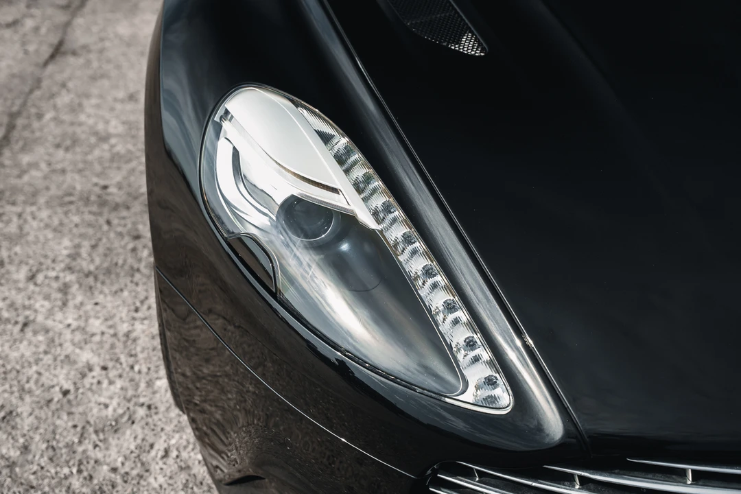 2015 Aston Martin Vanquish 2nd Gen - Image 28 of 31