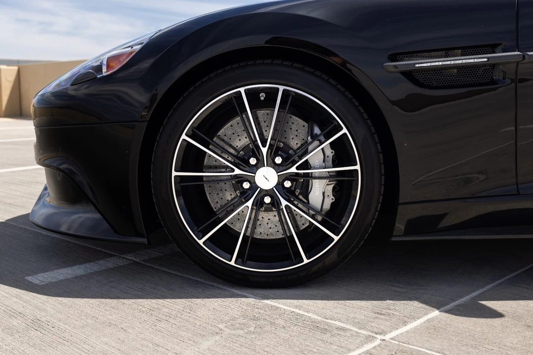 2015 Aston Martin Vanquish 2nd Gen - Image 14 of 31