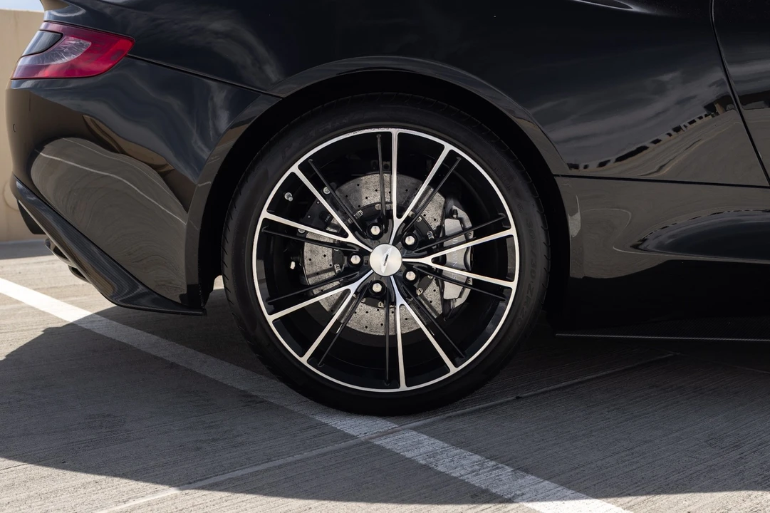 2015 Aston Martin Vanquish 2nd Gen - Image 19 of 31
