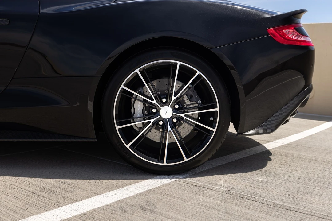 2015 Aston Martin Vanquish 2nd Gen - Image 13 of 31