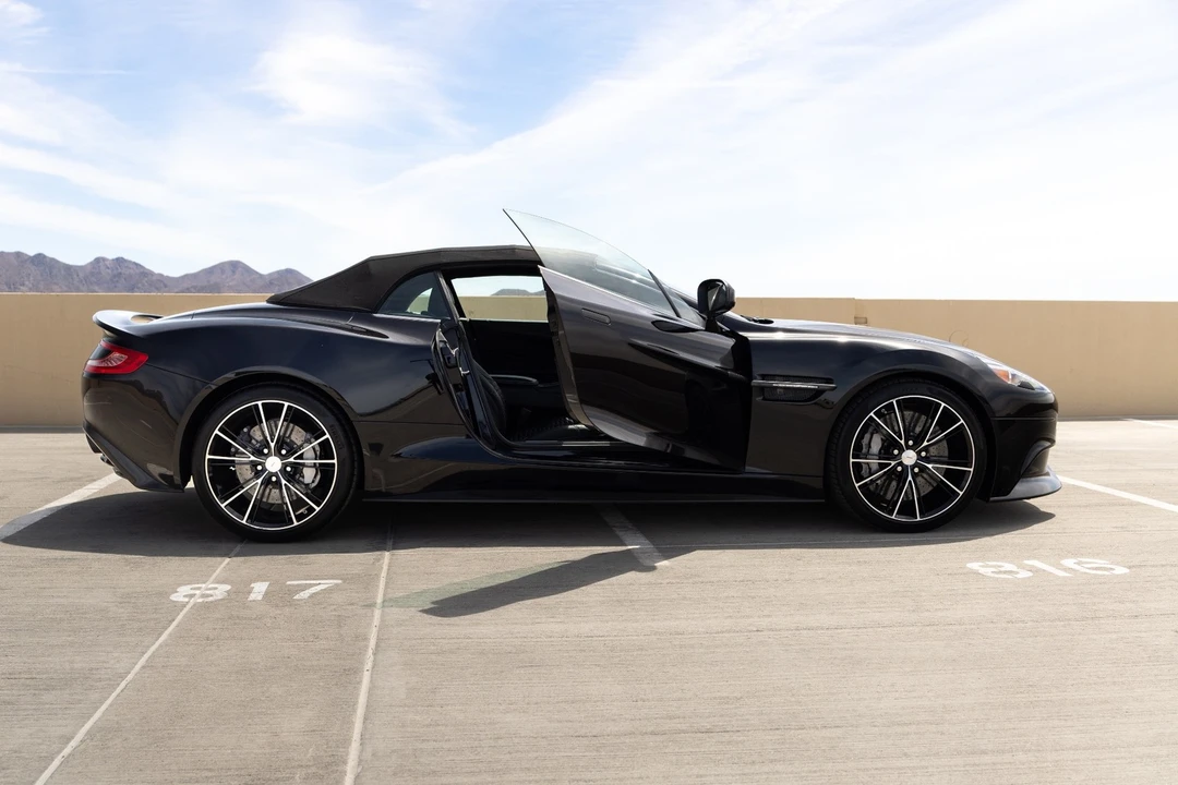 2015 Aston Martin Vanquish 2nd Gen - Image 16 of 31