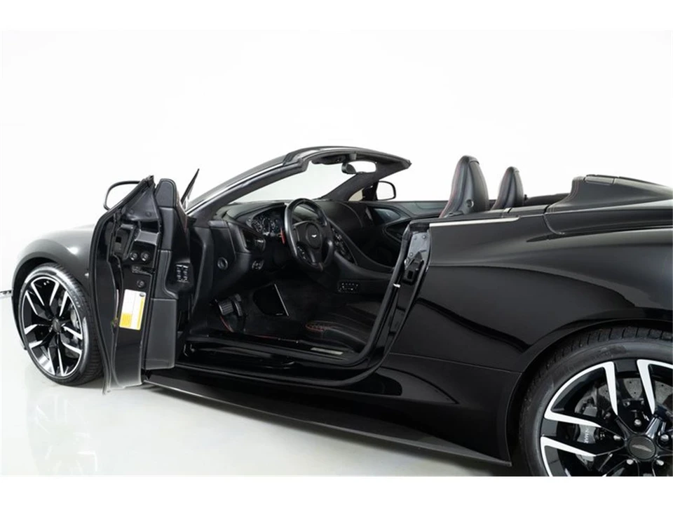 2015 Aston Martin Vanquish 2nd Gen - Image 26 of 31