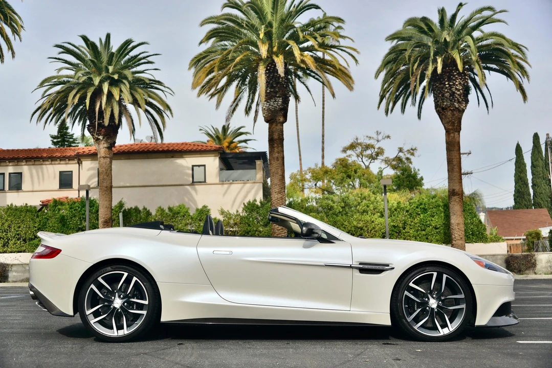 2015 Aston Martin Vanquish 2nd Gen - Image 7 of 31