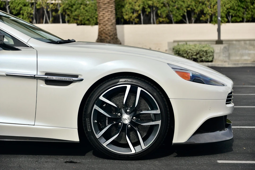 2015 Aston Martin Vanquish 2nd Gen - Image 21 of 31