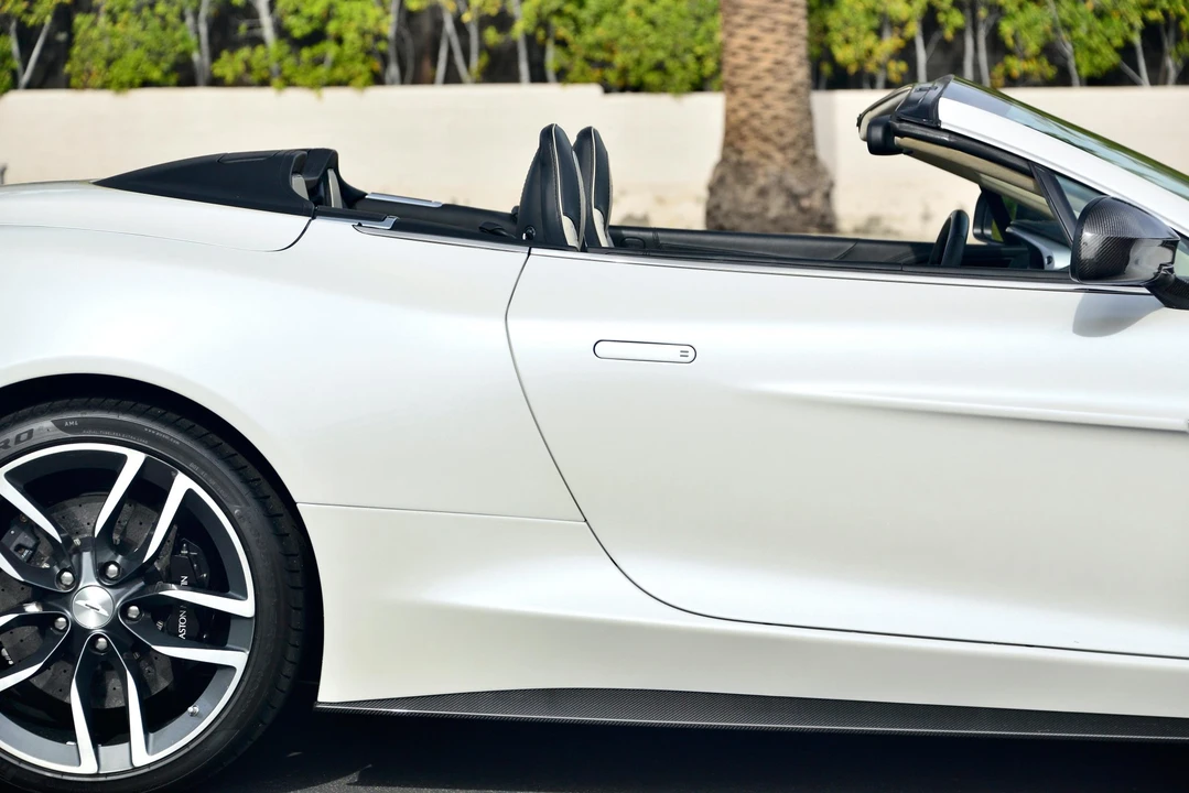 2015 Aston Martin Vanquish 2nd Gen - Image 24 of 31