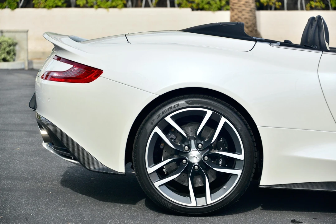 2015 Aston Martin Vanquish 2nd Gen - Image 28 of 31