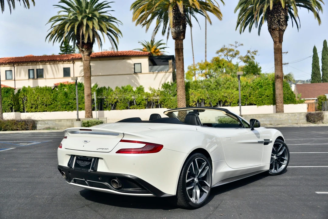 2015 Aston Martin Vanquish 2nd Gen - Image 9 of 31