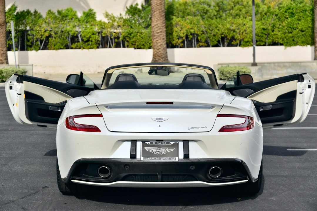 2015 Aston Martin Vanquish 2nd Gen - Image 17 of 31