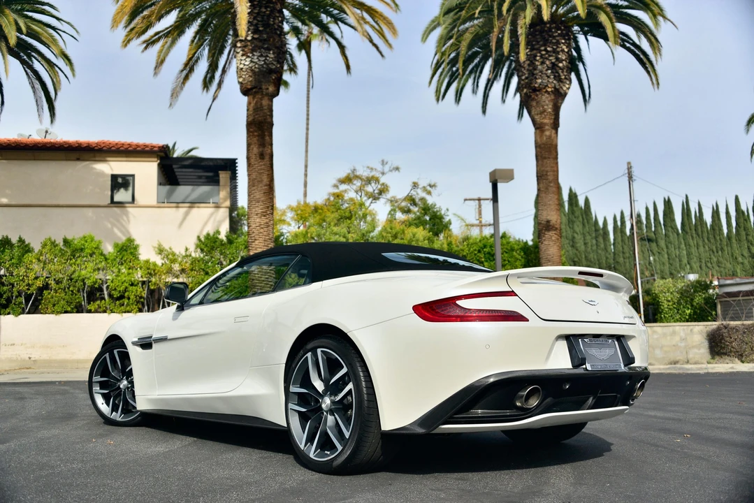 2015 Aston Martin Vanquish 2nd Gen - Image 15 of 31