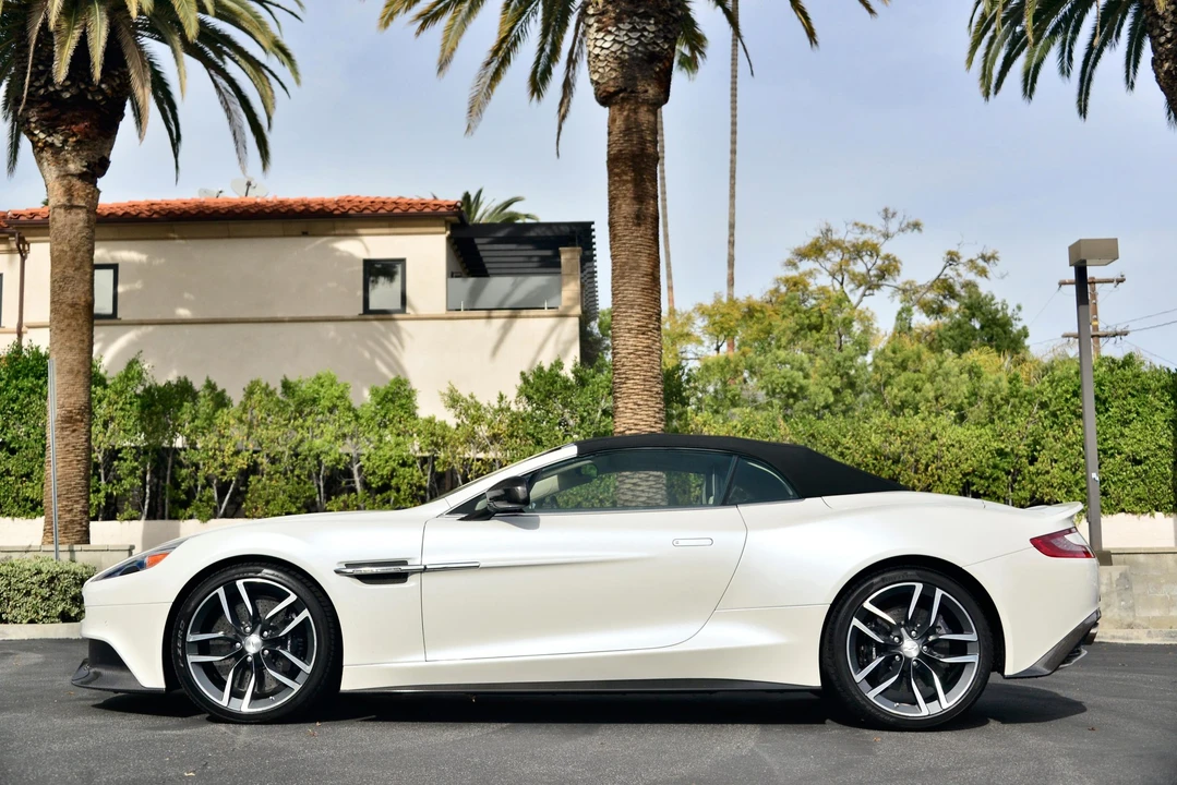 2015 Aston Martin Vanquish 2nd Gen - Image 16 of 31