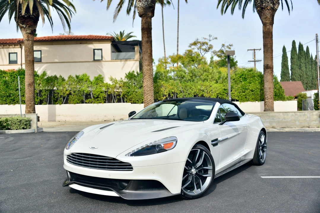 2015 Aston Martin Vanquish 2nd Gen - Image 13 of 31