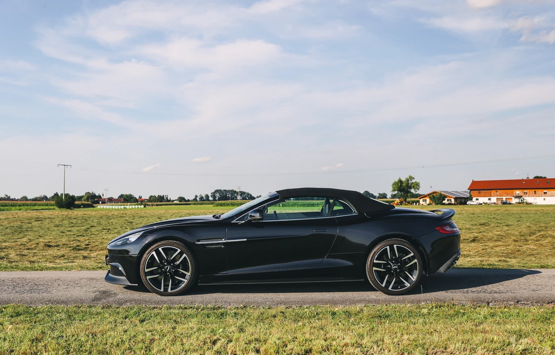 2015 Aston Martin Vanquish 2nd Gen - Image 8 of 31