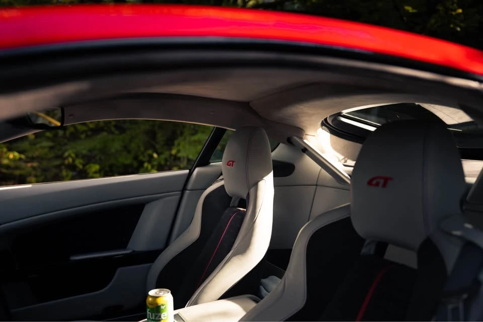 2015 Aston Martin Vantage - Image 6 of 17
