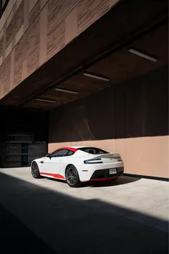 2015 Aston Martin Vantage - Image 3 of 17