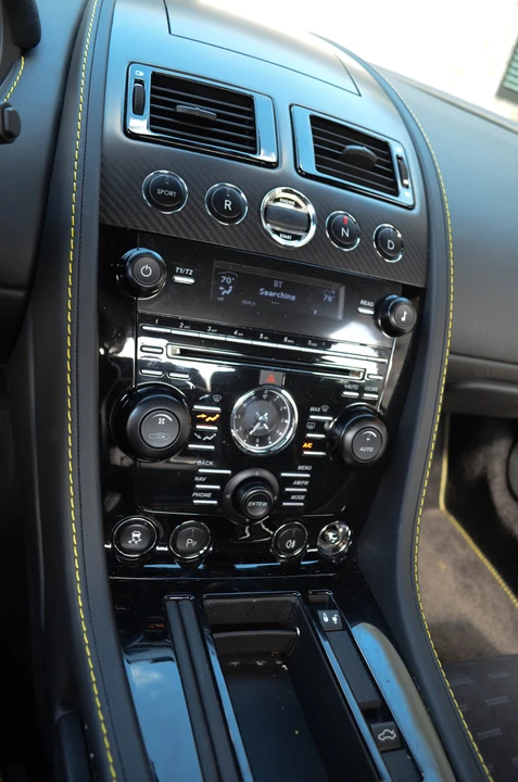 2015 Aston Martin V8 Vantage (2006-2017) - Image 10 of 11