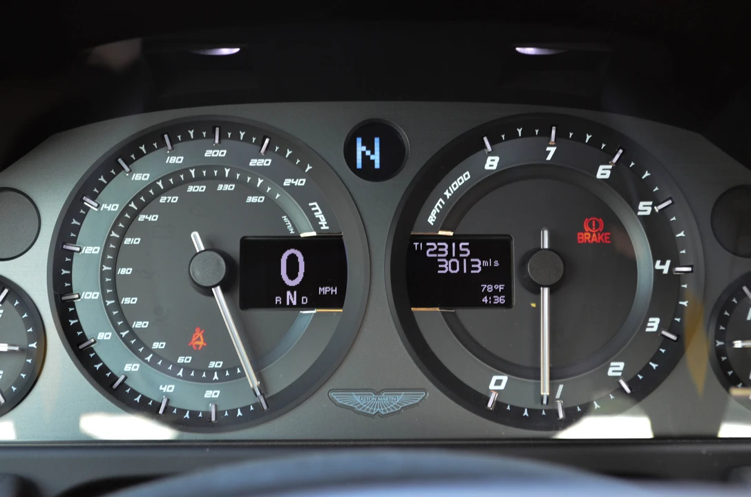 2015 Aston Martin V8 Vantage (2006-2017) - Image 5 of 11