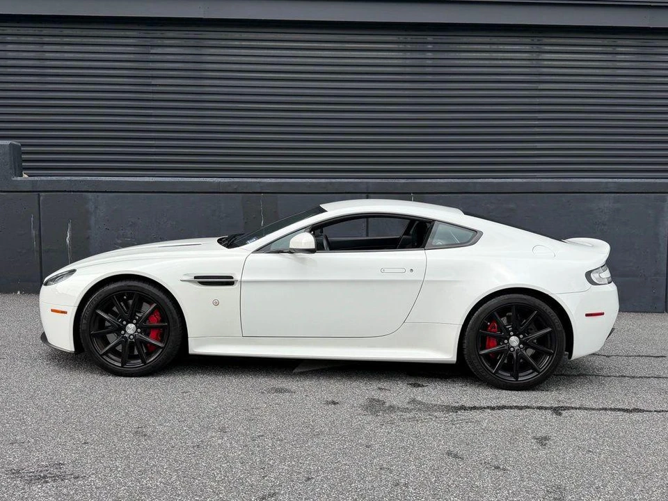 2015 Aston Martin Vantage - Image 2 of 30