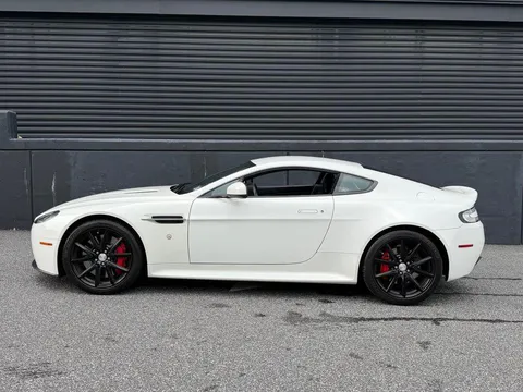 2015 Aston Martin Vantage - Image 2 of 30