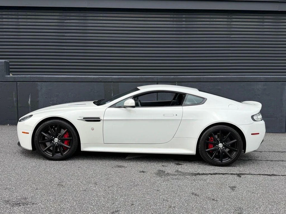 2015 Aston Martin Vantage - Image 7 of 30