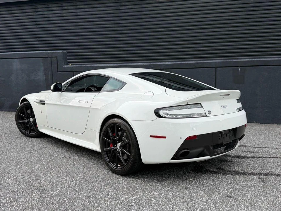 2015 Aston Martin Vantage - Image 8 of 30