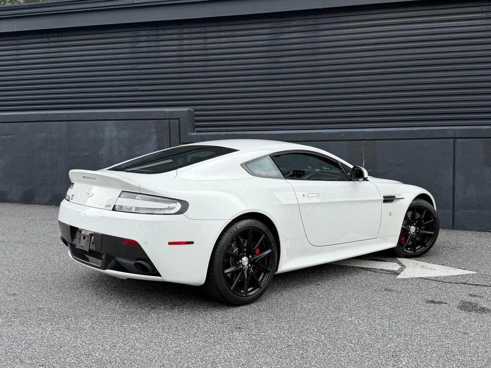 2015 Aston Martin Vantage - Image 10 of 30