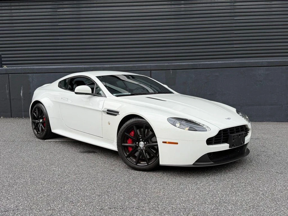 2015 Aston Martin Vantage - Image 12 of 30