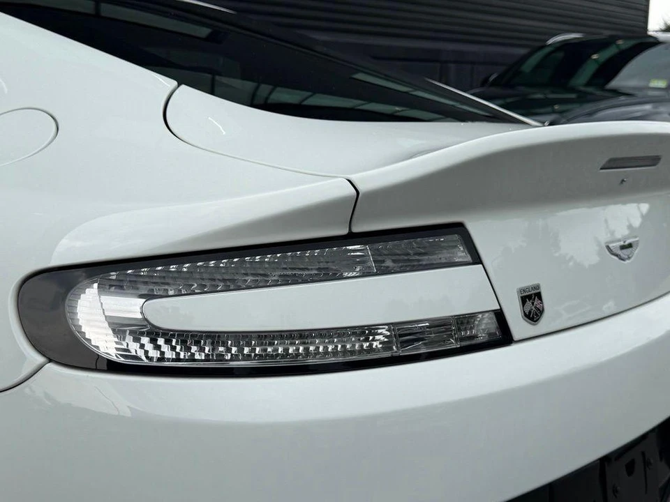 2015 Aston Martin Vantage - Image 14 of 30