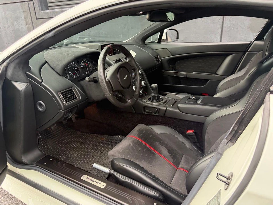 2015 Aston Martin Vantage - Image 15 of 30
