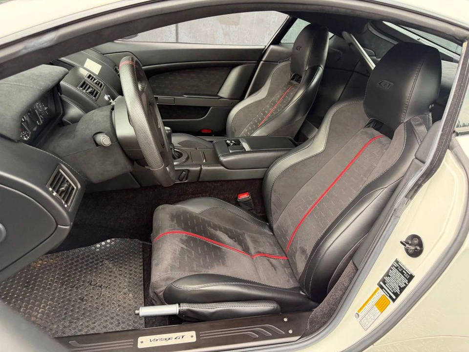 2015 Aston Martin Vantage - Image 16 of 30
