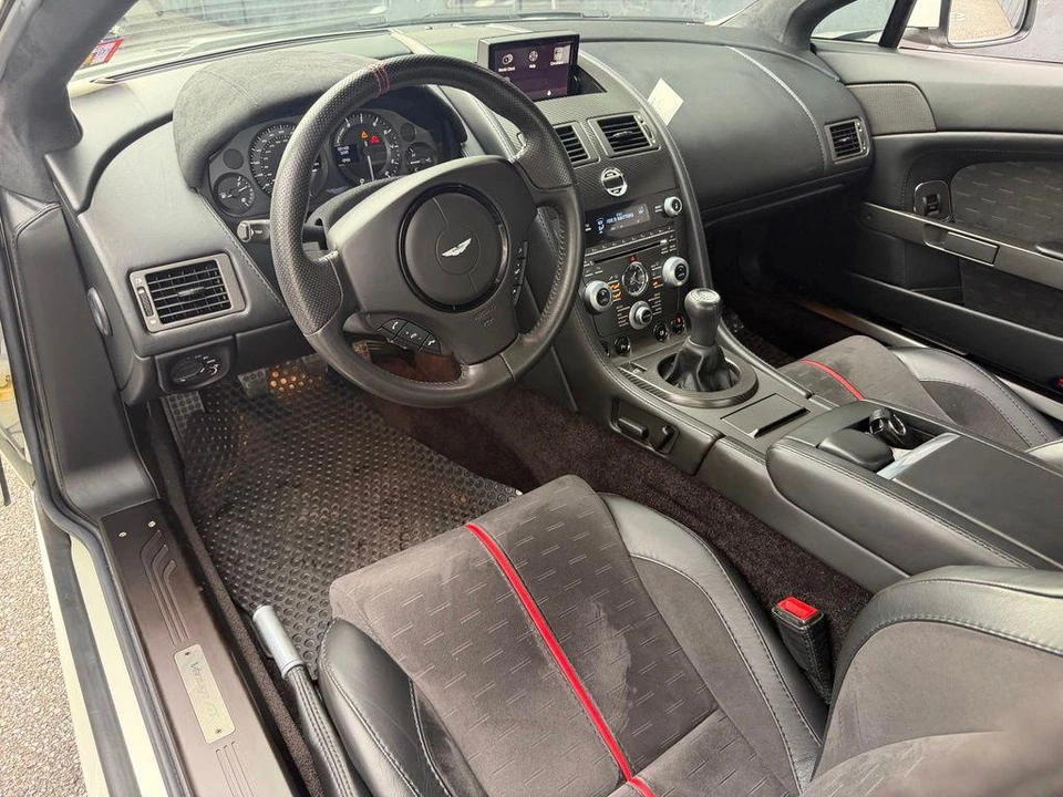 2015 Aston Martin Vantage - Image 17 of 30
