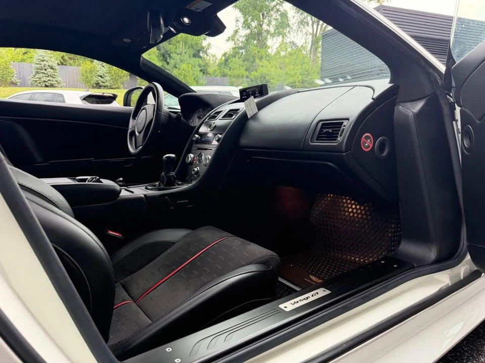 2015 Aston Martin Vantage - Image 20 of 30
