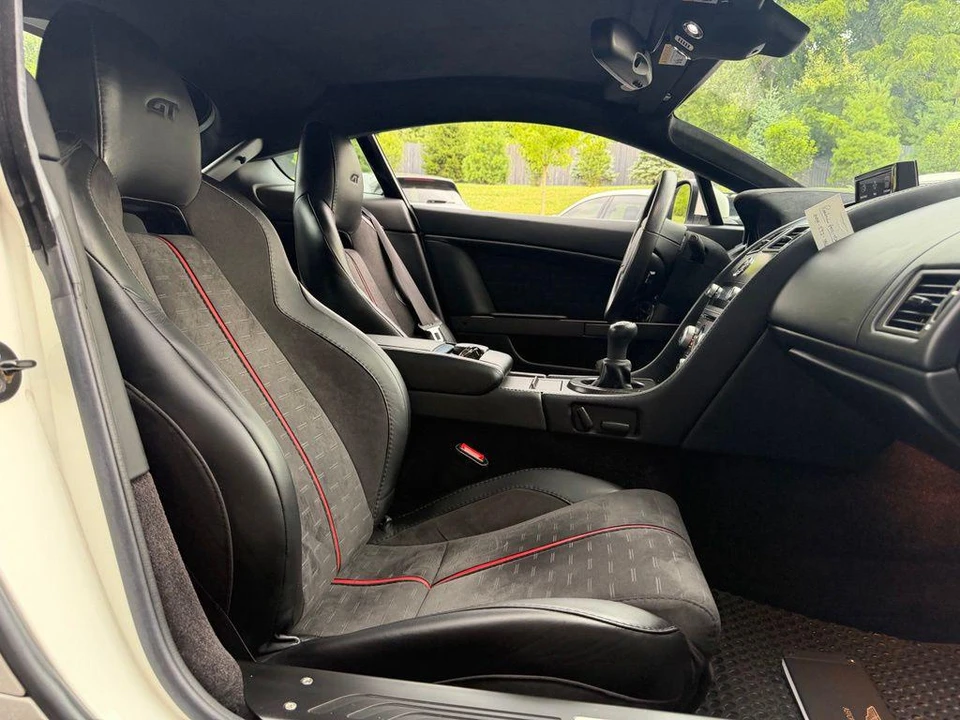 2015 Aston Martin Vantage - Image 21 of 30