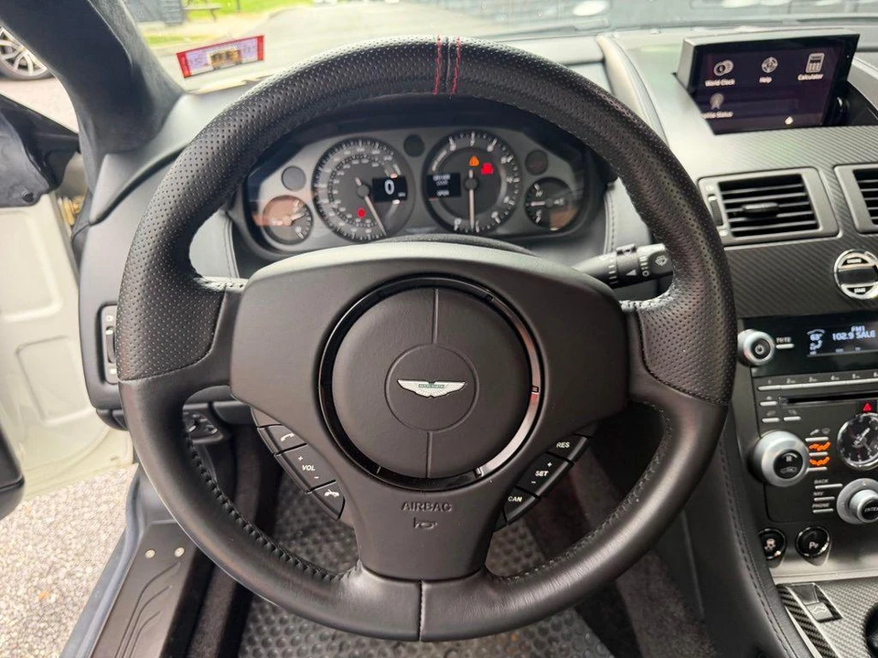 2015 Aston Martin Vantage - Image 25 of 30