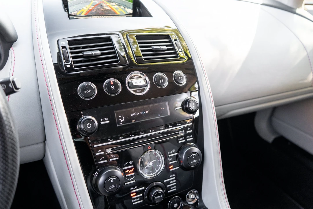 2015 Aston Martin V8 Vantage (2006-2017) - Image 20 of 31