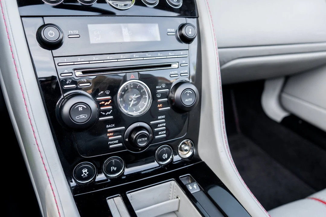 2015 Aston Martin V8 Vantage (2006-2017) - Image 18 of 31