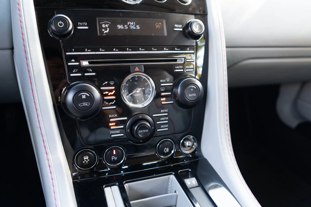 2015 Aston Martin V8 Vantage (2006-2017) - Image 16 of 31