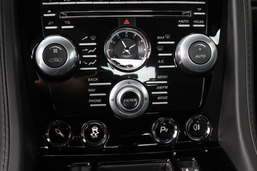 2015 Aston Martin V8 Vantage (2006-2017) - Image 6 of 10