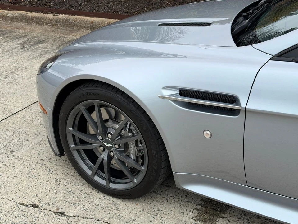 2015 Aston Martin Vantage - Image 14 of 21