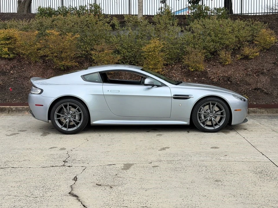 2015 Aston Martin Vantage - Image 17 of 21