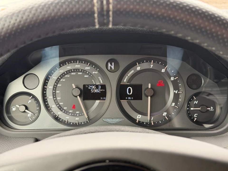 2015 Aston Martin Vantage - Image 10 of 21